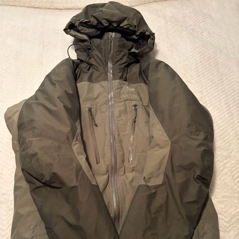 Arc'teryx Men's Olive Performance Jacket